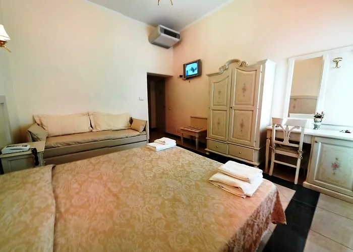 Cambridge Hotel 3*